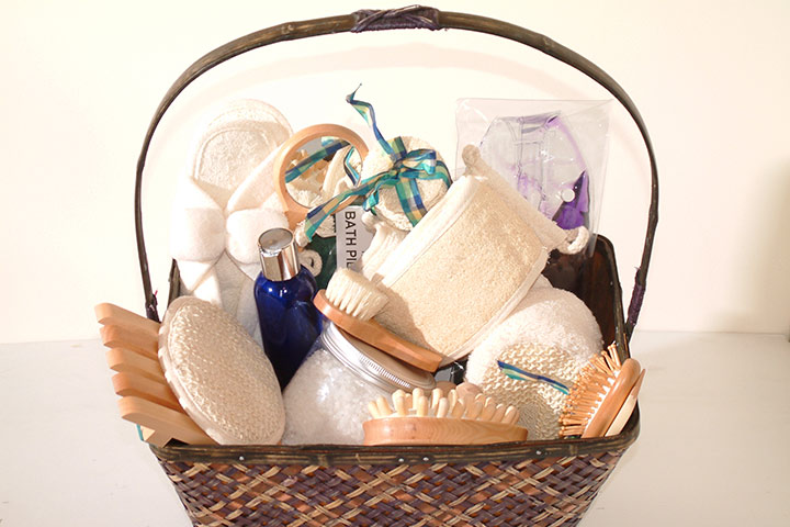 http://www.momjunction.com/wp-content/uploads/2016/01/Baby-essentials-basket.jpg