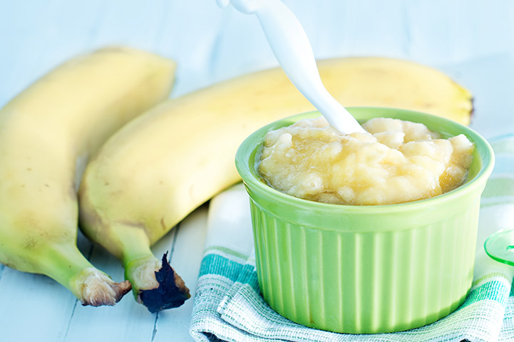 https://www.momjunction.com/wp-content/uploads/2014/04/Banana-and-oats-porridge.jpg