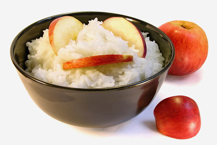 https://www.momjunction.com/wp-content/uploads/2014/04/Rice-and-apple.jpg