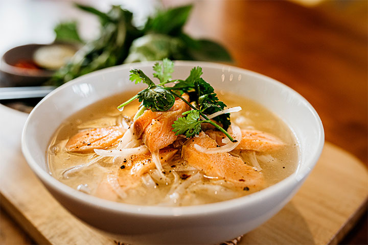 https://www.momjunction.com/wp-content/uploads/2015/05/Salmon-Noodle-Soup.jpg