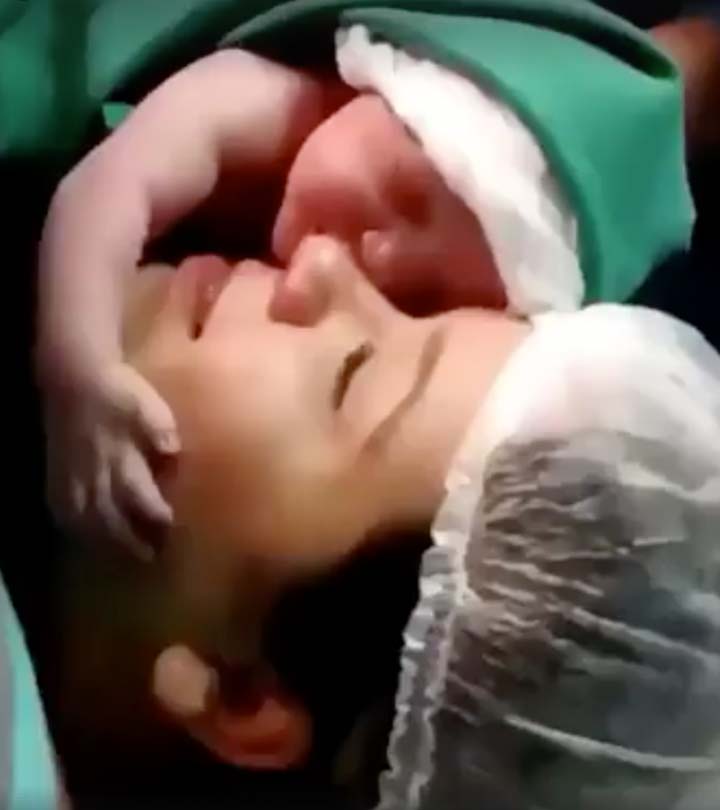 Emotional Video Showing A Baby Who Refuses To Leave The Mother-1