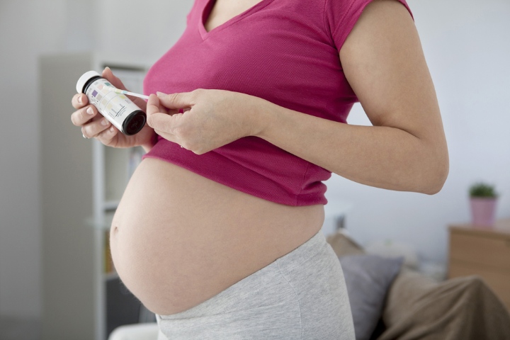 Why Urine Color Changes to Yellowish During Pregnancy? - Valencia IVF