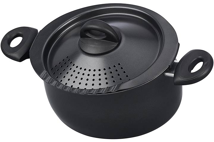 https://www.momjunction.com/wp-content/uploads/2020/06/Bialetti-07265-Oval-Pasta-Pot-with-Strainer-Lid.jpg