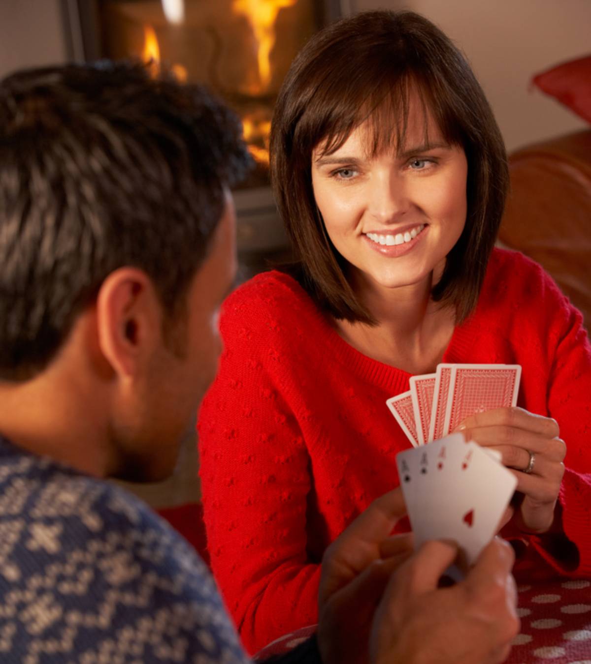 A couple playing games in a tab