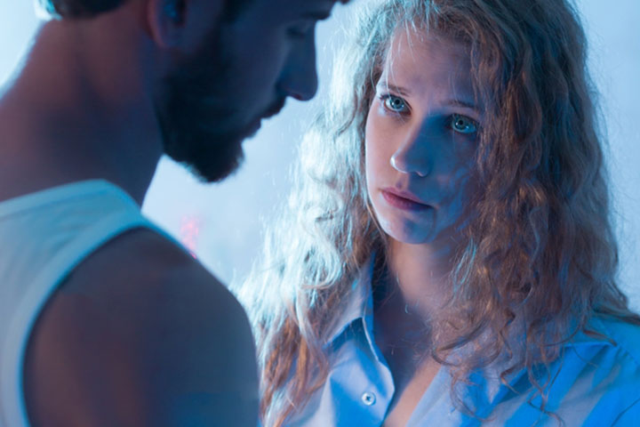 8 Signs a Guy is Playing Mind Games and How to Stop Them 