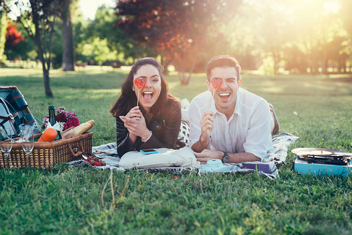 30+ Romantic Picnic Ideas For Couples To Have An Amazing Time
