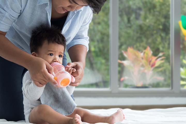 https://www.momjunction.com/wp-content/uploads/2022/10/Train-your-baby-to-drink-from-a-sippy-cup.jpg